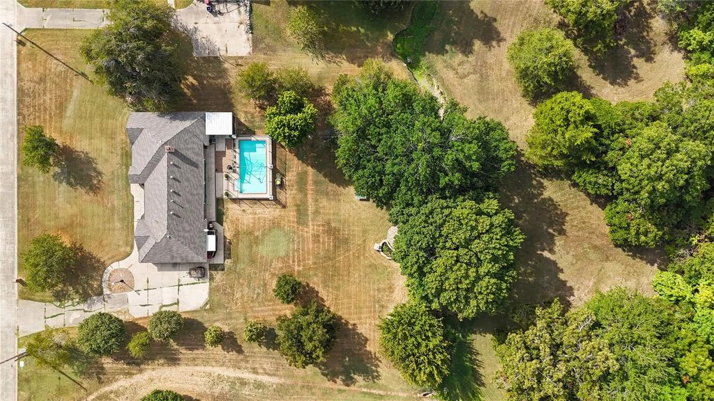 1315 Red Oak Circle, Farmersville