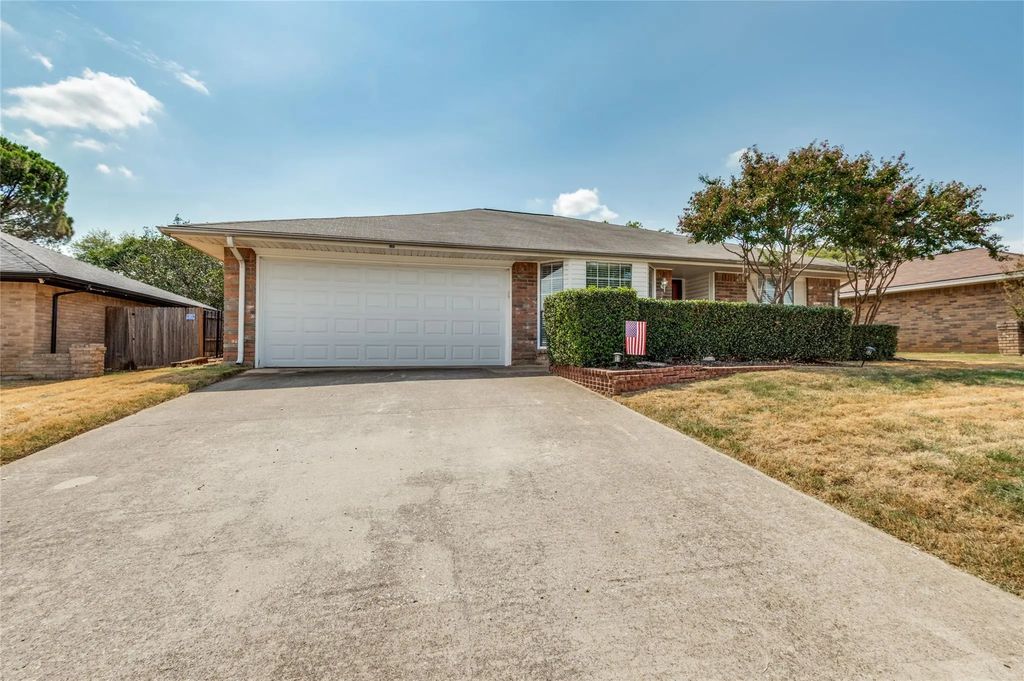 500 Bayberry Lane, Euless