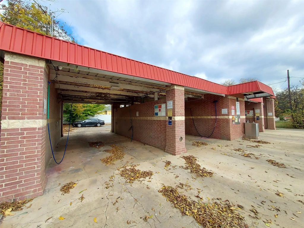 1406 Live Oak Street, Commerce