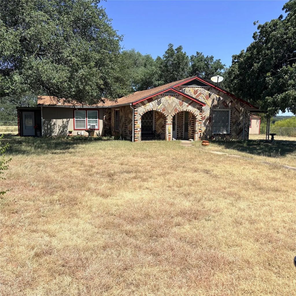 11310 Brock Highway, Lipan