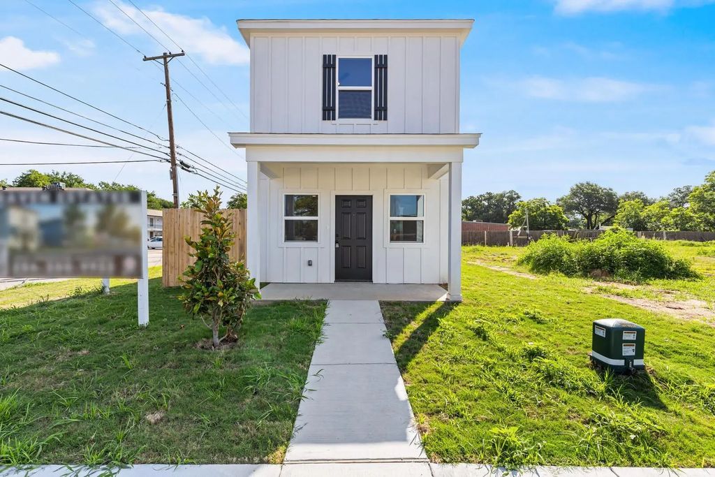 84 Crescent, Waco