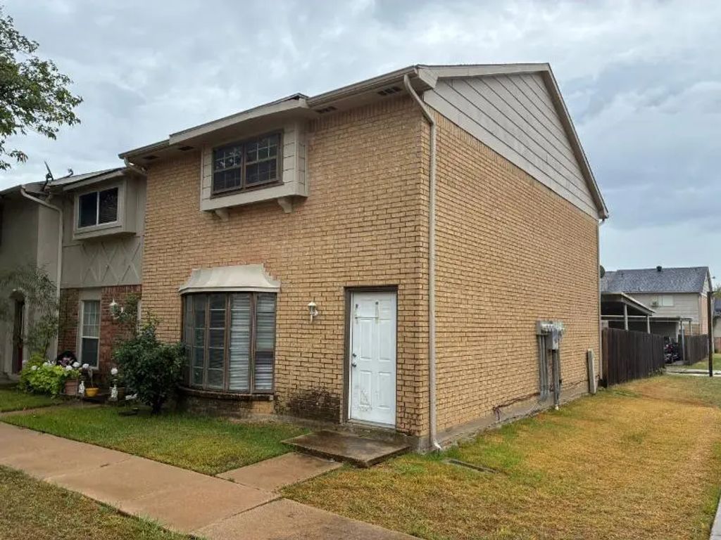 99 W Mountain Creek Drive 14, Grand Prairie