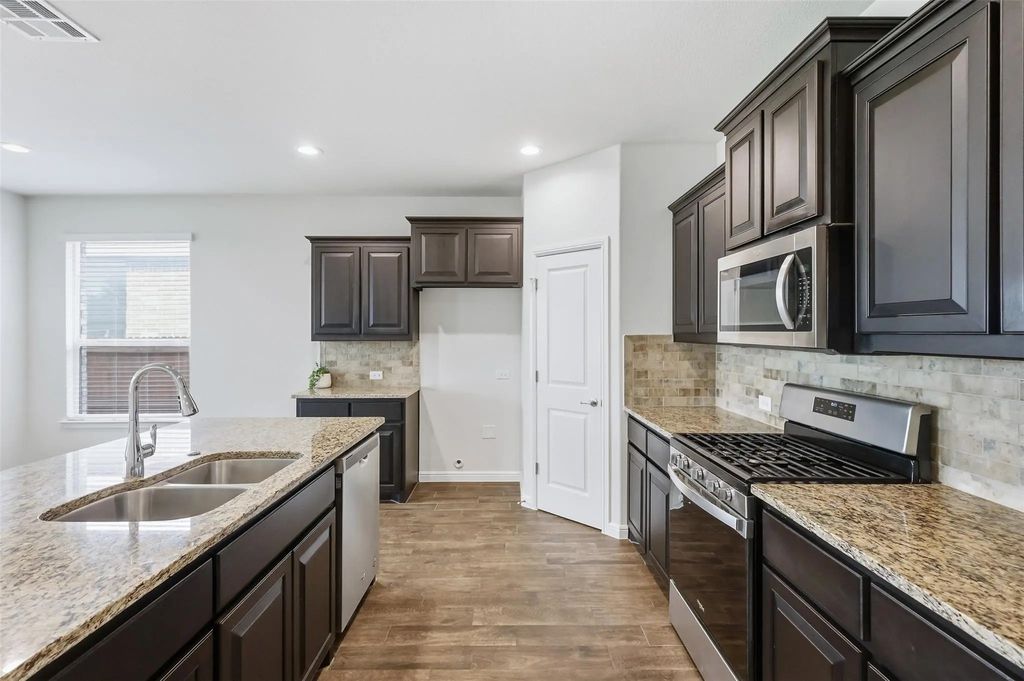 9005 Fescue Drive, Fort Worth