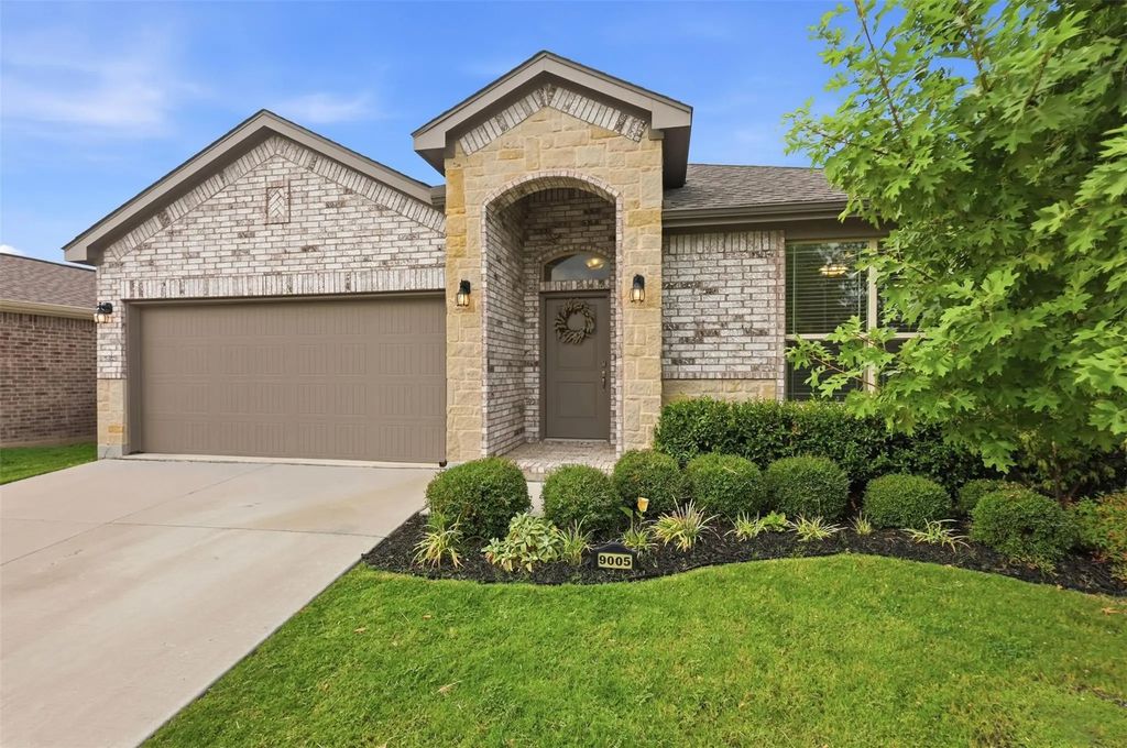 9005 Fescue Drive, Fort Worth