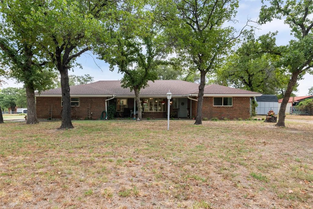 214 De La Cruz Street, Weatherford
