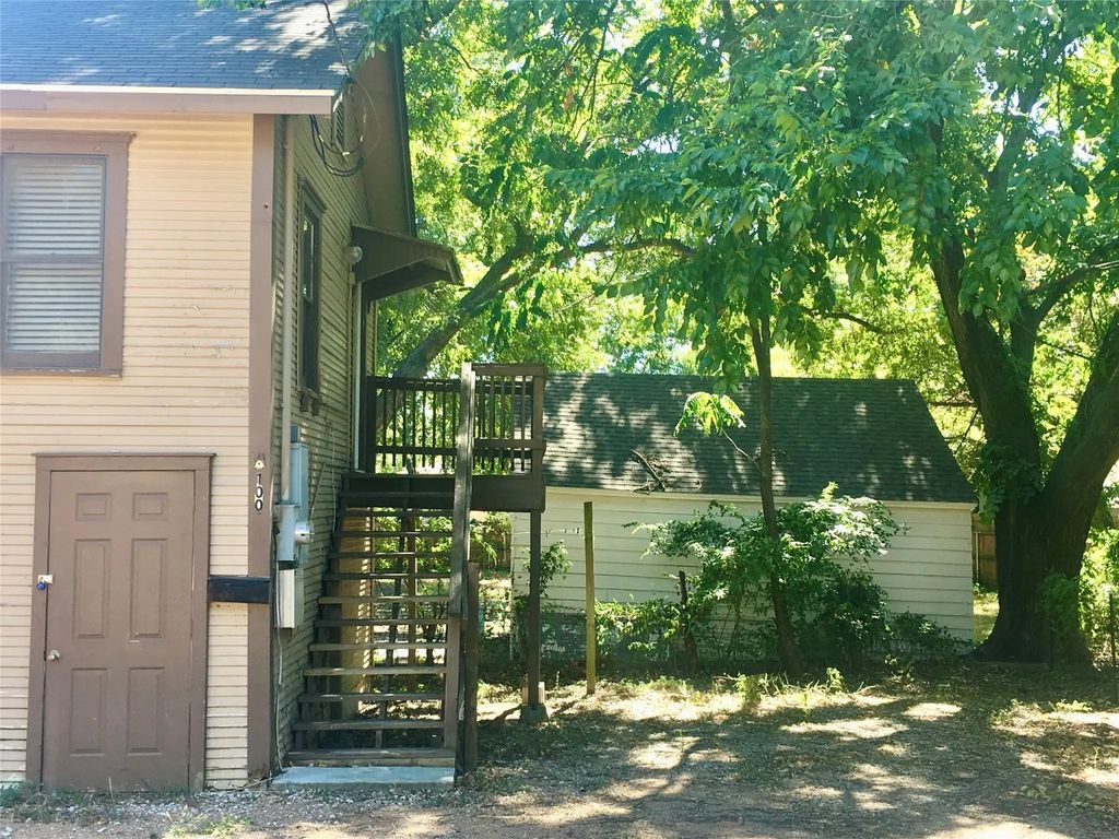 1007 Oakland Street 100, Denton