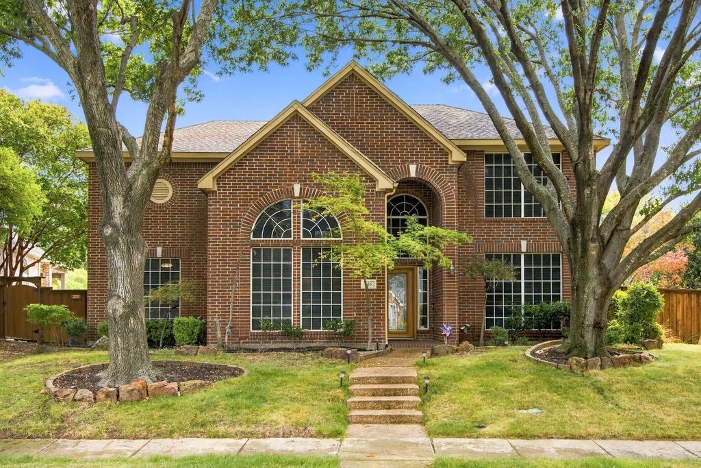 816 Rolling Meadows Court, Allen