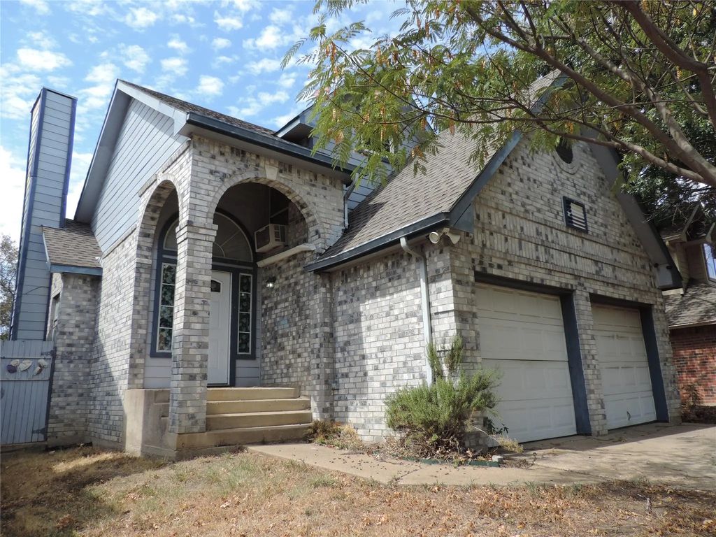 6825 W Driffield Court, North Richland Hills