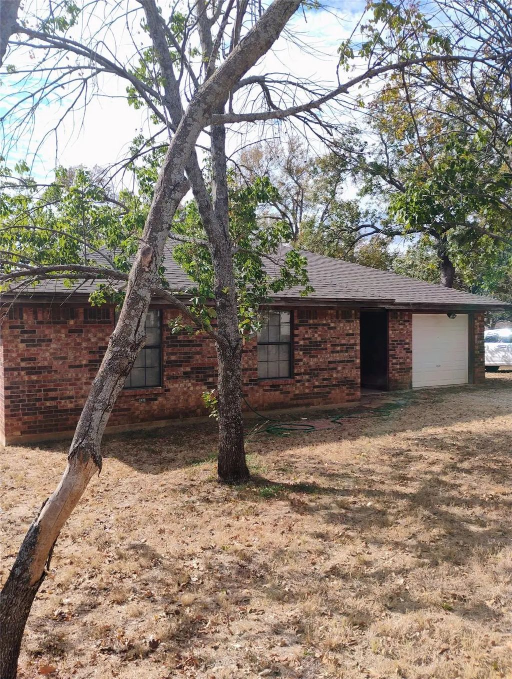 909 Live Oak Street, Lake Bridgeport