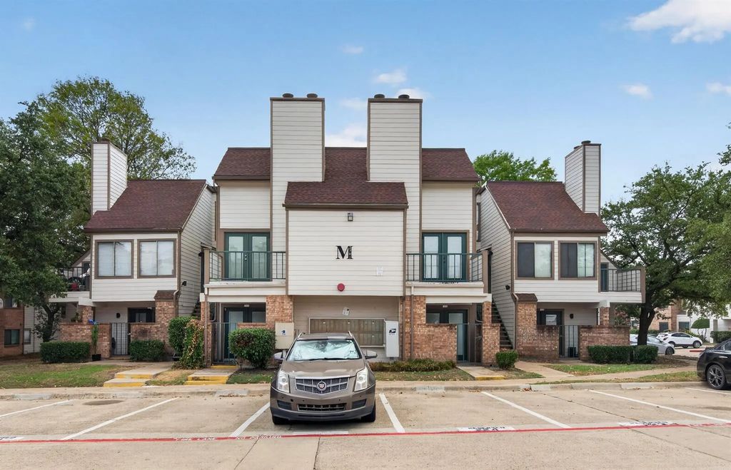 2301 Balsam Drive M210, Arlington