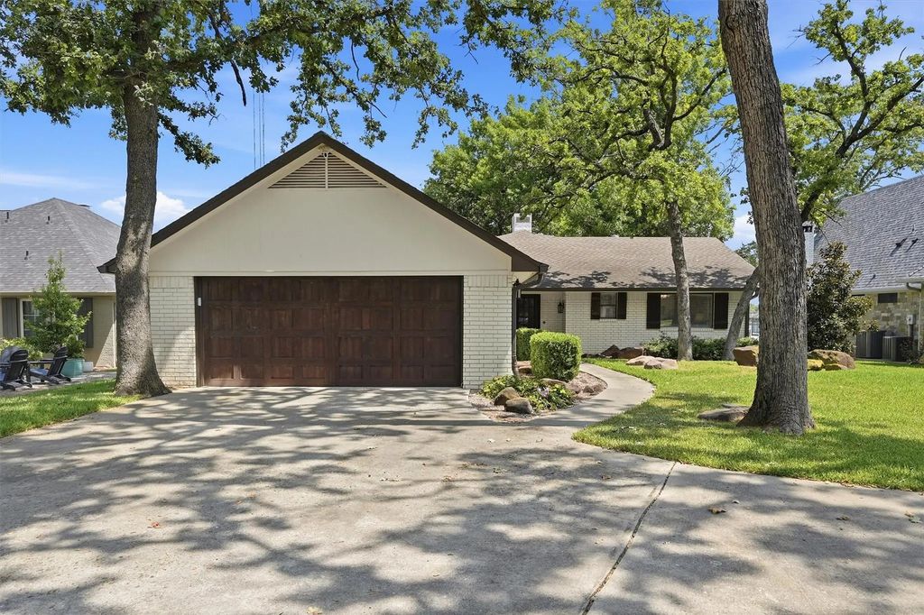1011 Kiowa Drive W, Lake Kiowa