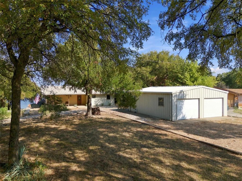 197 County Road 1723, Clifton