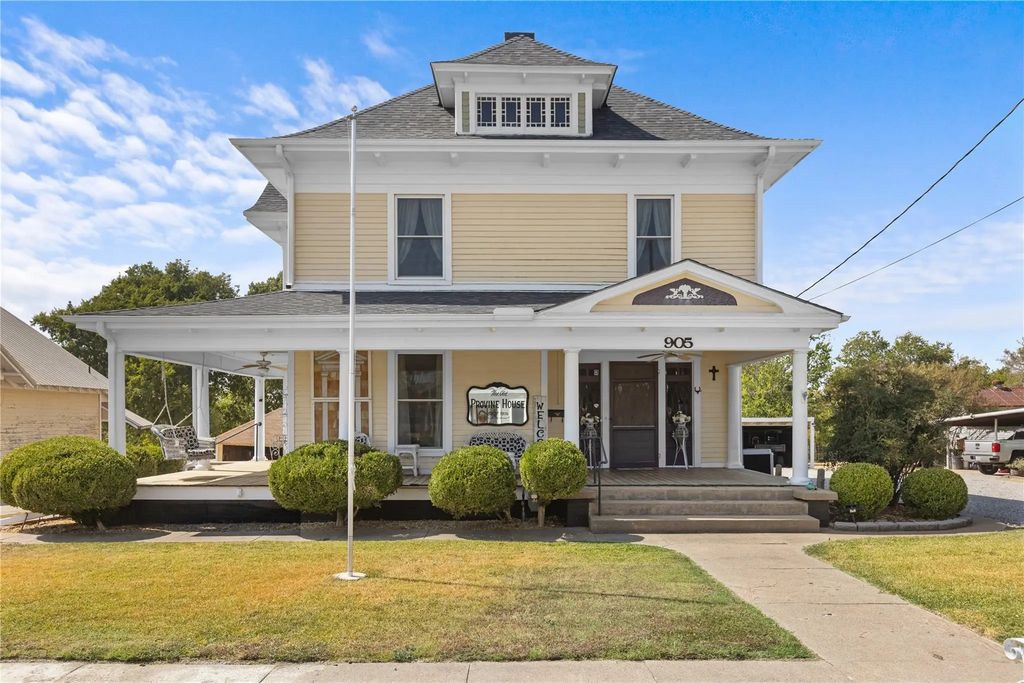 905 8th Street, Honey Grove