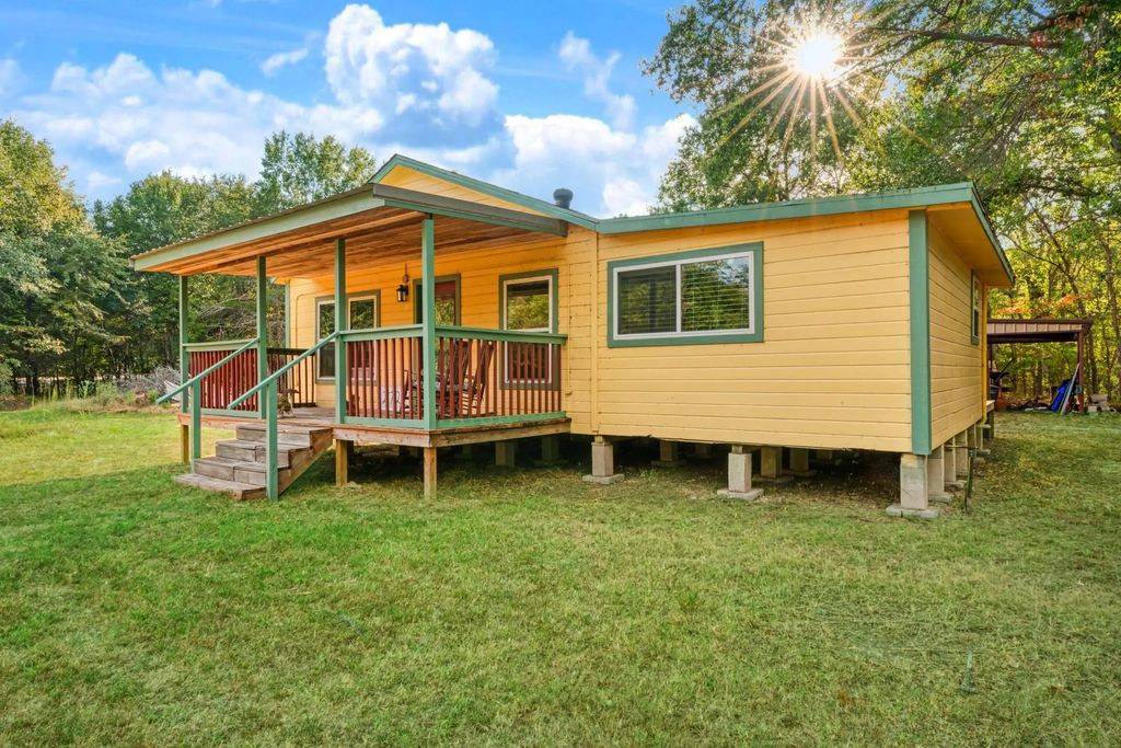 2727 Fm 3298, Powderly