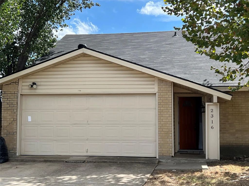 2316 Montclair Circle, Carrollton