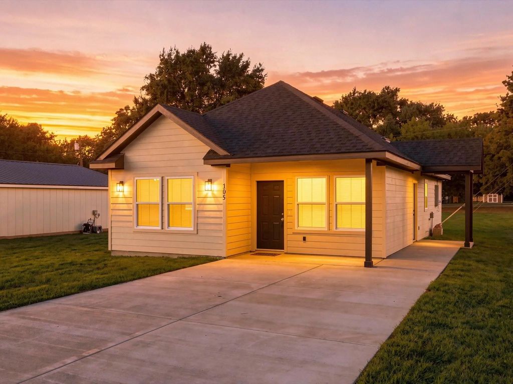 105 Oak Ridge Road, Mabank