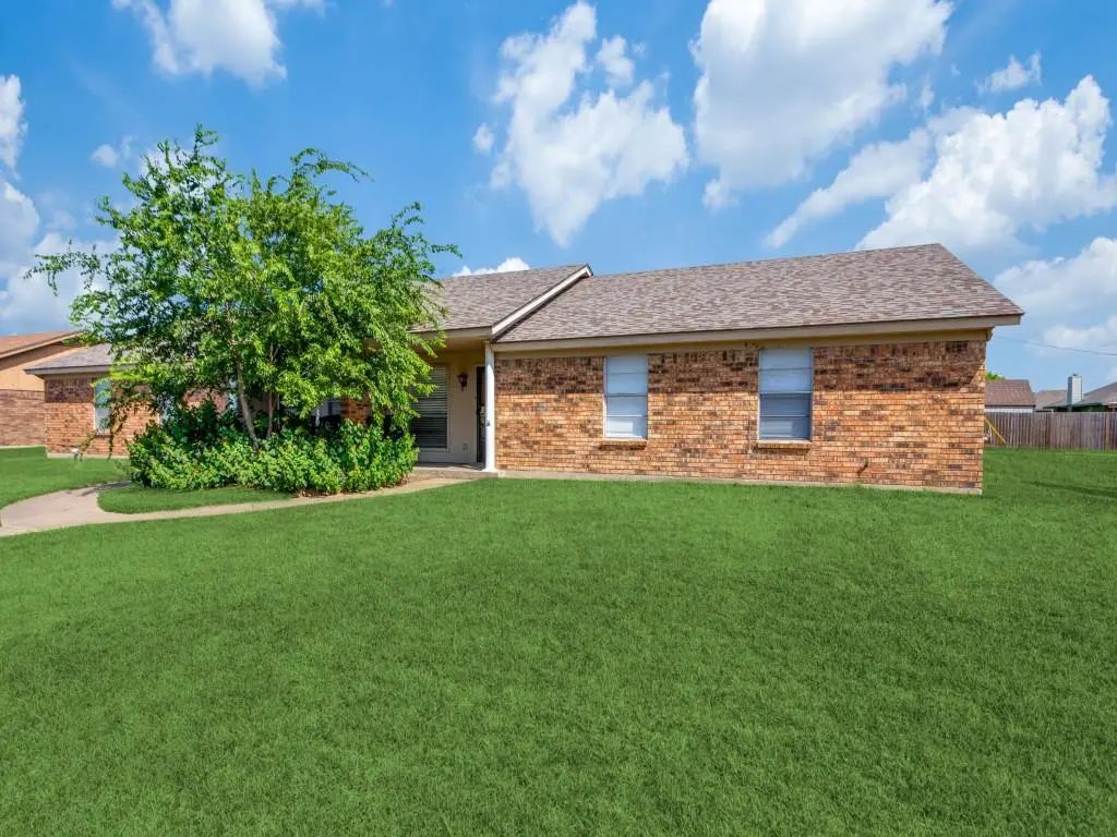 1111 N Nolan River Road B, Cleburne