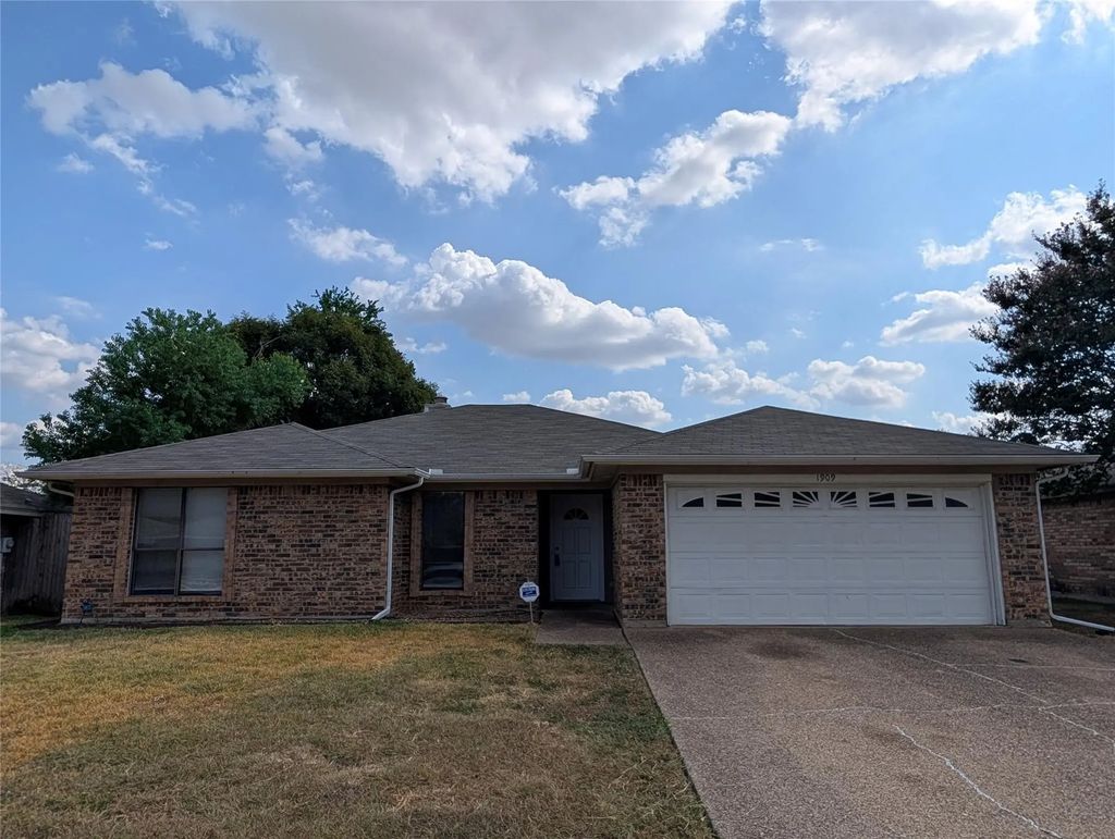 1909 Willow Vale Drive, Fort Worth
