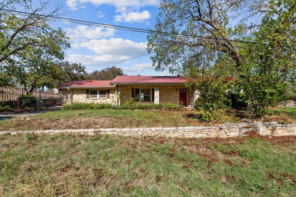 515 E Belknap Street, Jacksboro