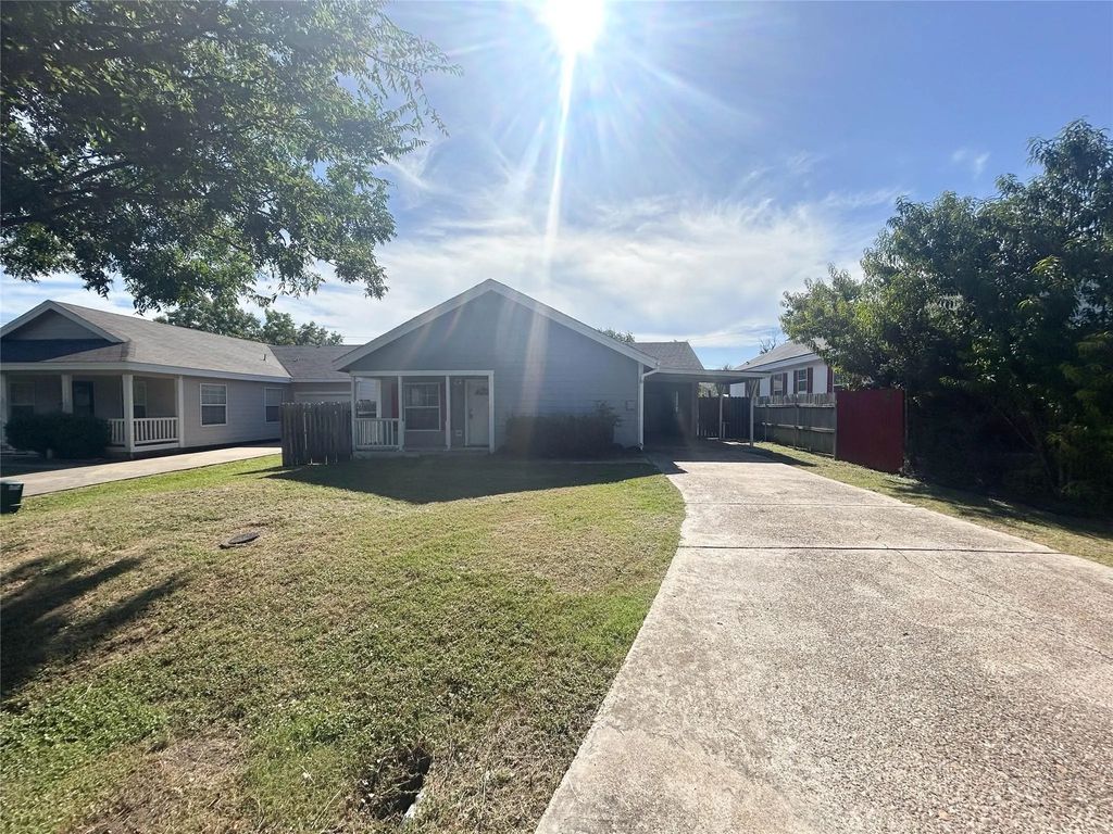 111 5 Points Road, Waxahachie