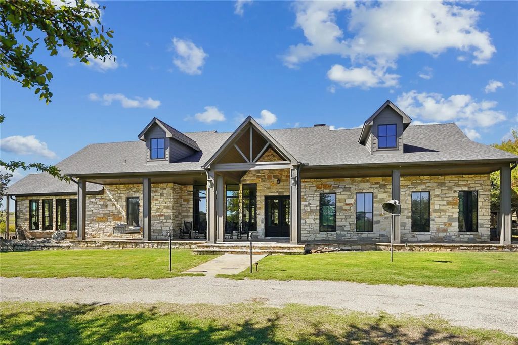 934 Private Road 4011, Decatur
