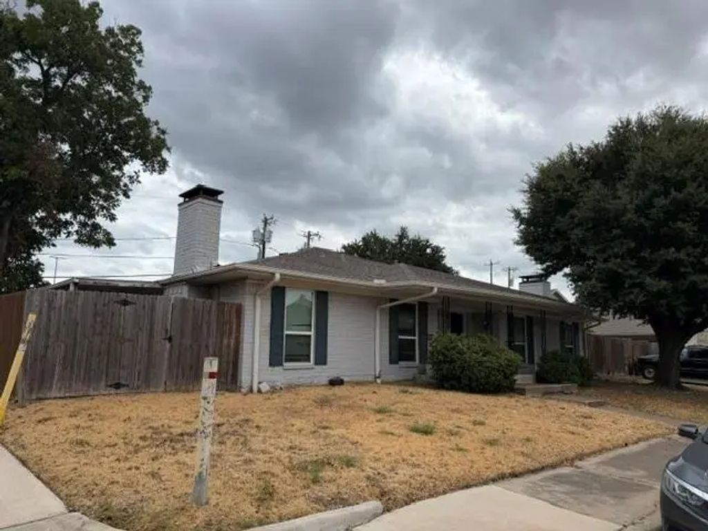 10040 Glenrio Lane, Dallas