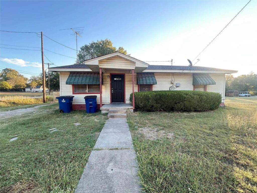 1312 N Shawnee Street, Ennis