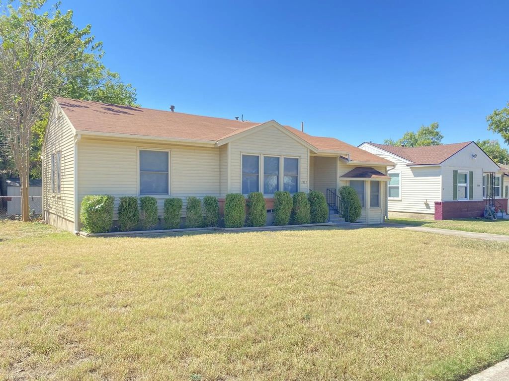 2322 Fenwick Drive, Dallas