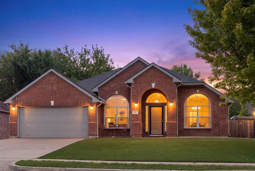 215 Longhorn Trail, Grand Prairie