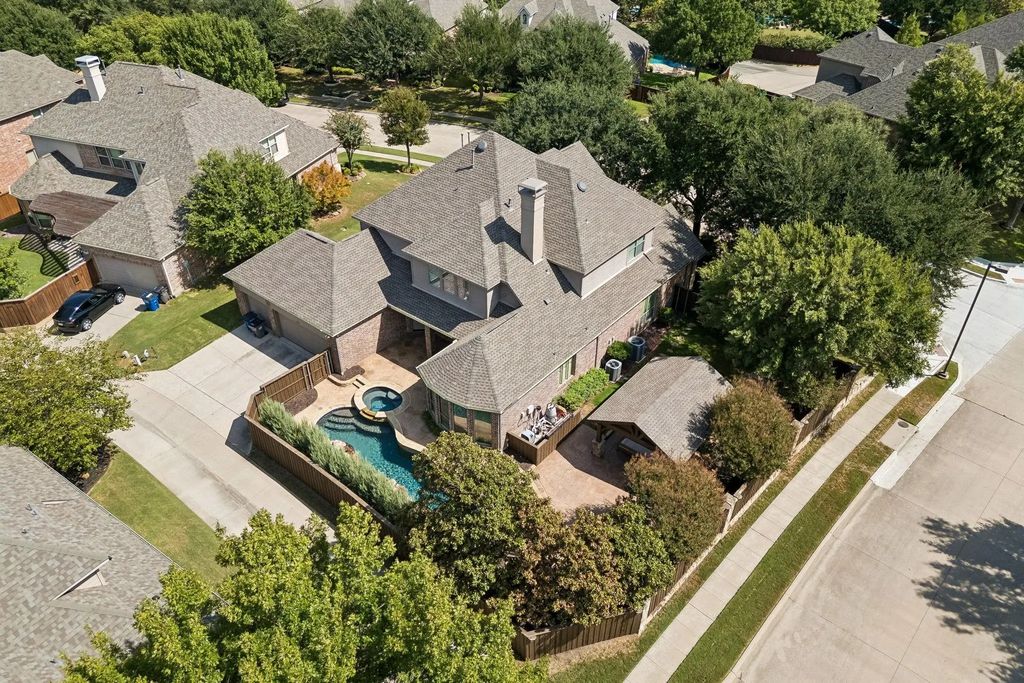 1401 Luckenbach Drive, Allen