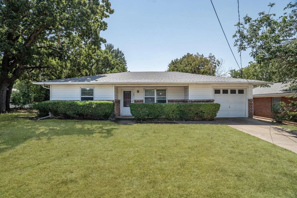 724 Chisholm Trail, Denton