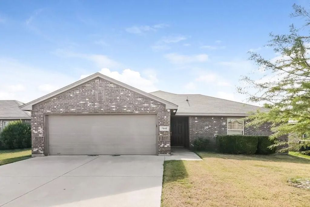 7645 Hollow Point Drive, Fort Worth