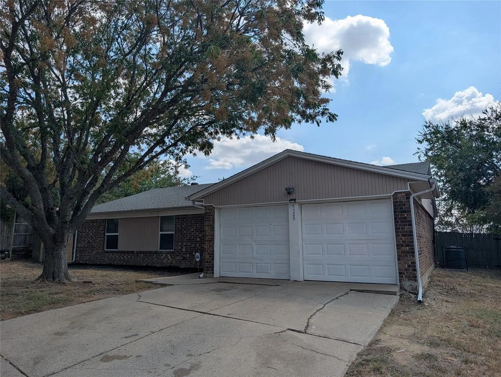 5325 Weddington Court, Fort Worth