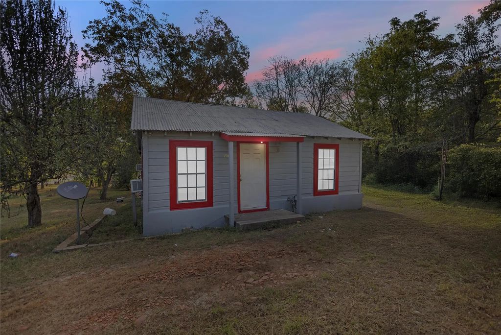 706 Yaney Street, Marshall