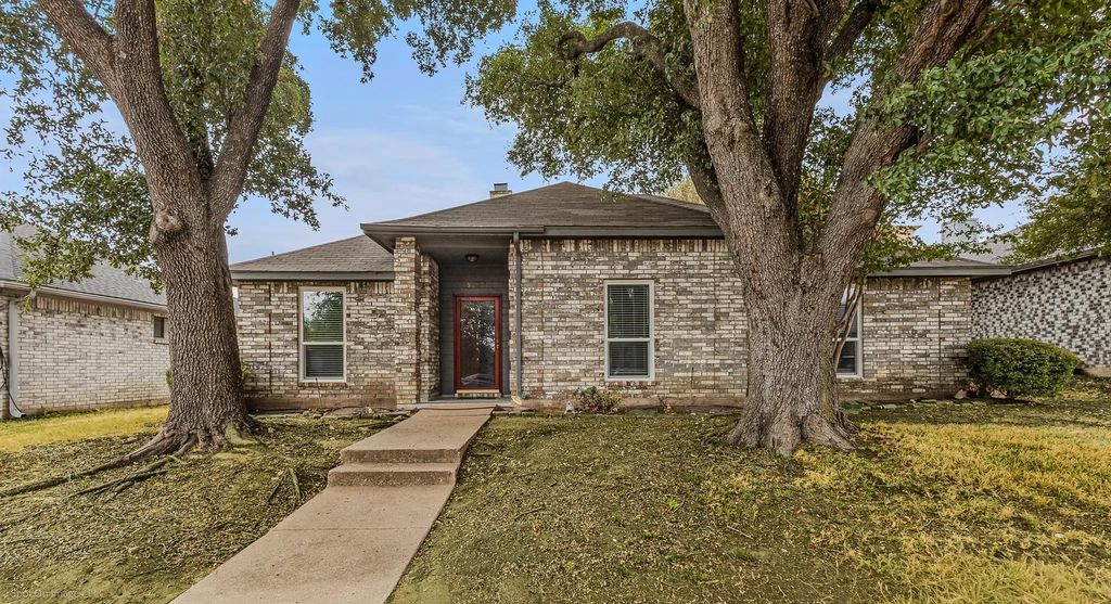 5221 Wood Creek Lane, Garland