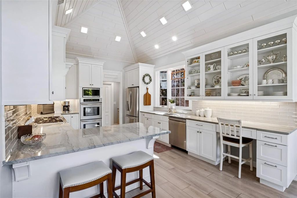 12131 Vendome Place, Dallas
