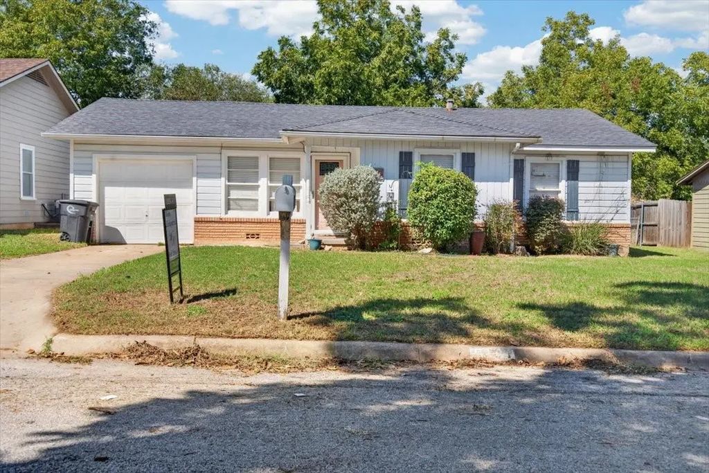 1204 Bales Street, Cleburne