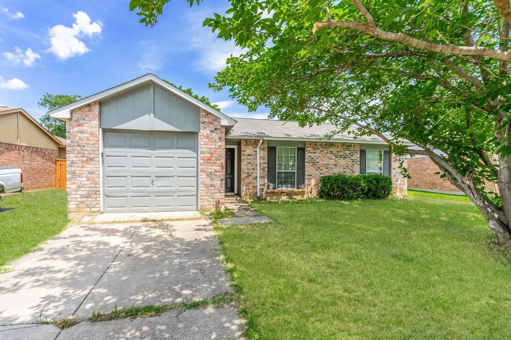 7005 Wildbriar Court E, Fort Worth