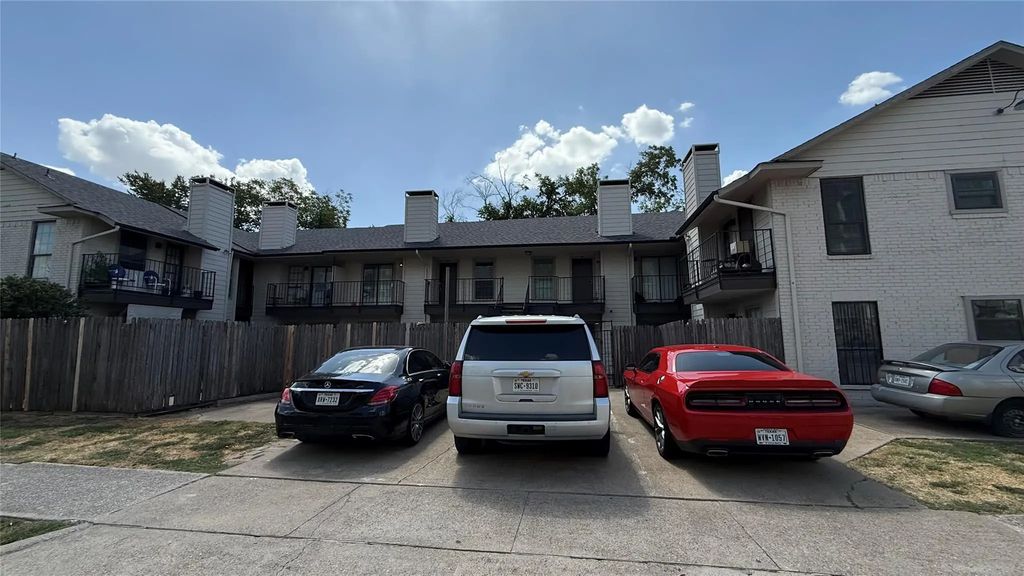 1603 N Garrett Avenue 203, Dallas