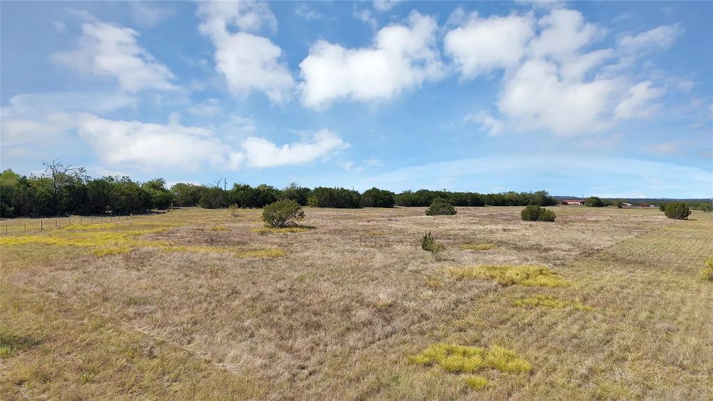 165 Private Road 2656, Walnut Springs