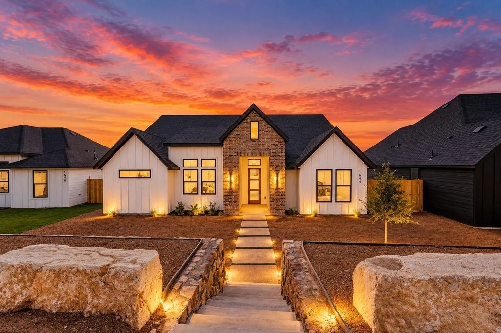 1644 W Wintergreen Road, Lancaster