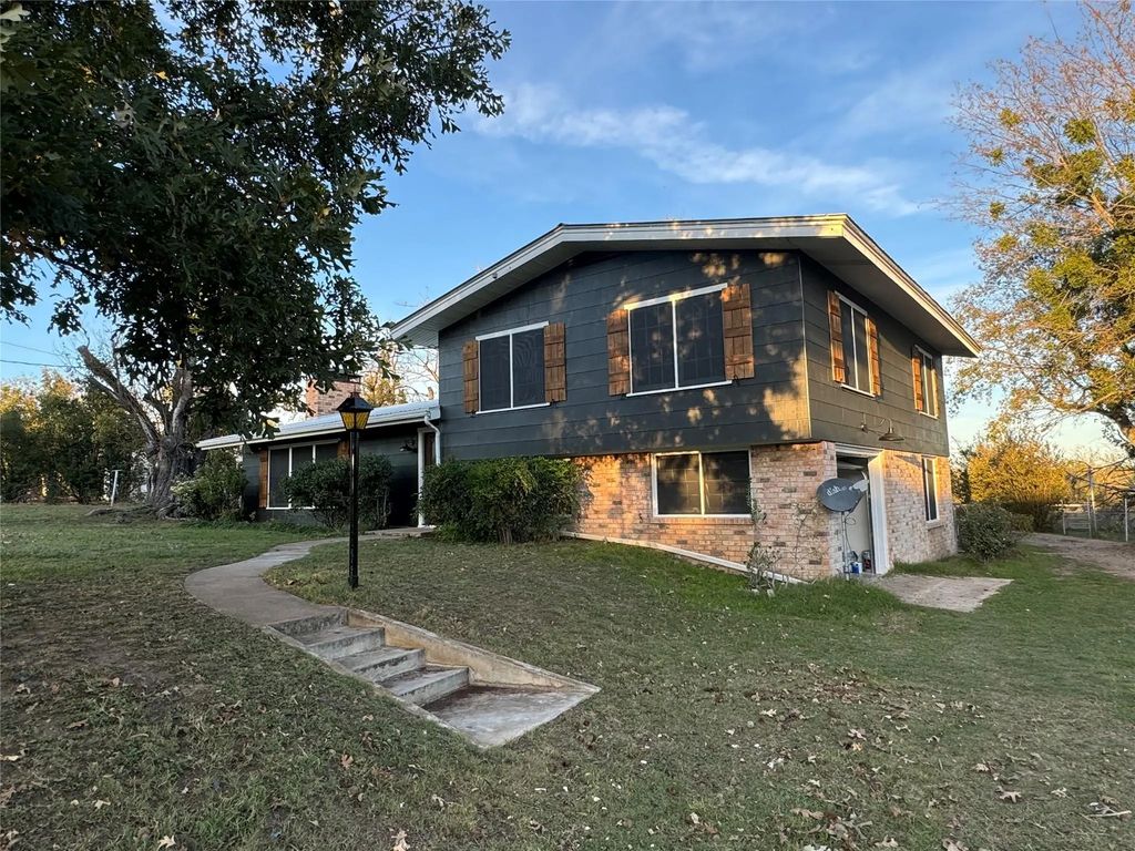 915 Old Stephenville Hwy, Hico