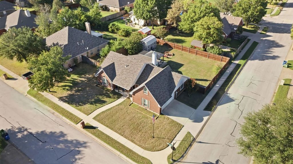 506 Amy Jo Circle, Aubrey