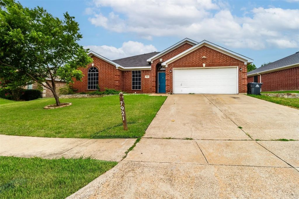 8432 Cactus Flower Drive, Fort Worth