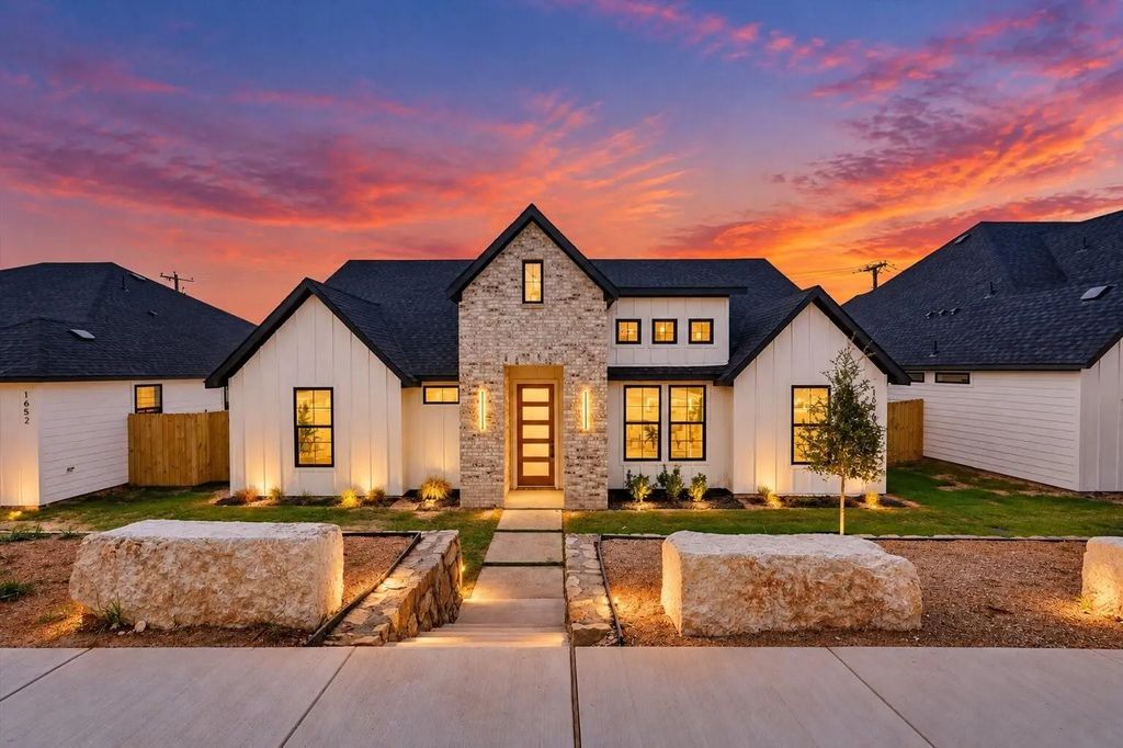 1656 W Wintergreen Road, Lancaster