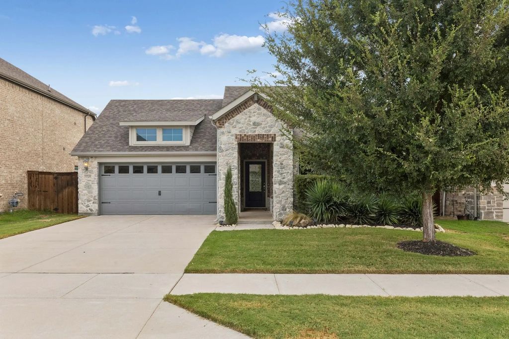 5549 Cypress Willow Bend, Fort Worth