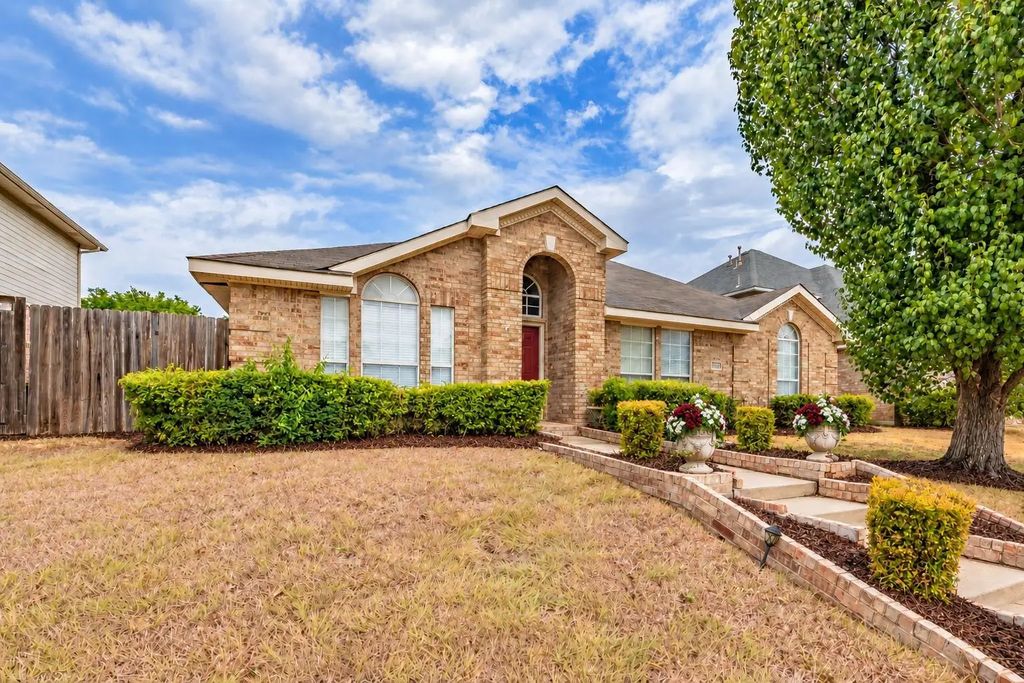 2722 Kingswood Boulevard, Grand Prairie