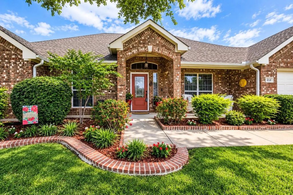 212 Pinewood Trail, Forney