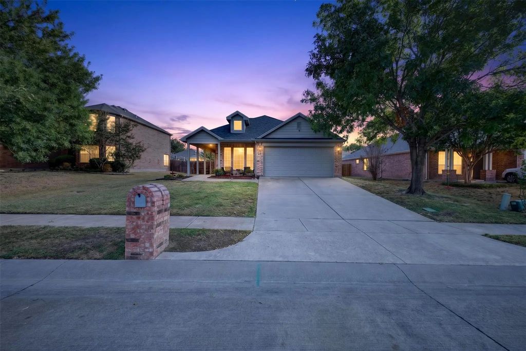 122 Coyote Run, Waxahachie