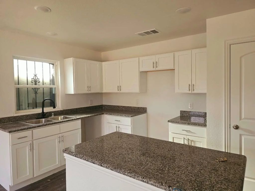 1208 E Daggett Avenue, Fort Worth